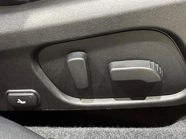 【パワーシート】スイッチ一つで簡単にシートの微調整が可能！電動だから力もいりません！快適なシートポジションにセットして、快適なドライブをお楽しみください。