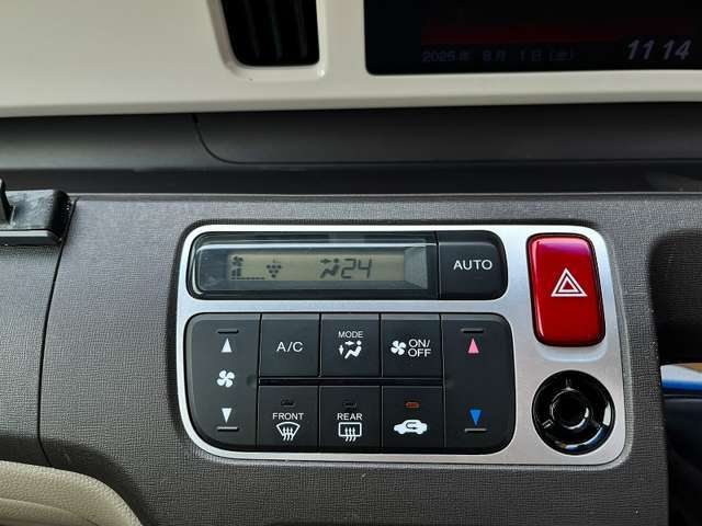 便利なオートエアコン！液晶表示が良いですね！