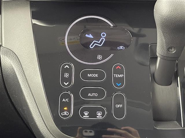 【オートエアコン】車内温度を感知して自動で温度調整をしてくれるのでいつでも快適な車内空間を創り上げます！