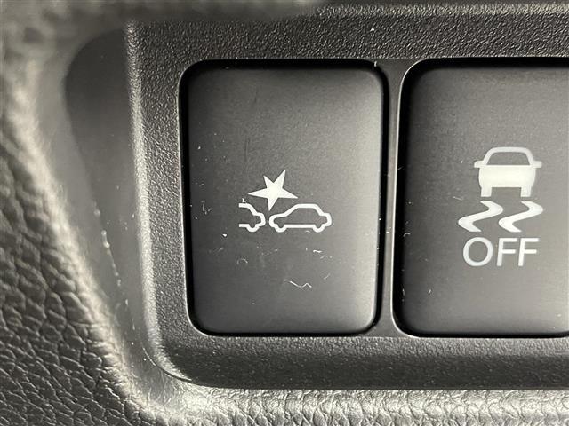【エマージェンシーブレーキ】前方の車両や歩行者を検知し、衝突による事故回避をサポートします！機能には限界があるためご注意ください。