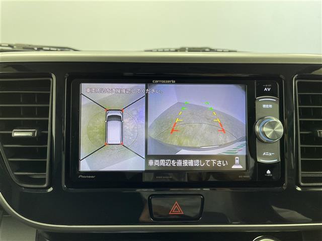 【アラウンドビューモニター】まるでクルマを真上から見下ろしたかのような視点で駐車をサポートします！クルマの斜め後ろや真横など、前後左右の4つのカメラの映像が合成されて、モニターに映し出されます。
