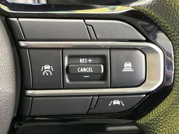 【アダプティブクルーズコントロール】高速道路での長距離走行が楽に！！自動で速度を保つクルーズコントロールが、衝突軽減システムと連携し、前方の車両を感知して車間を保つように速度調節してくれます！！