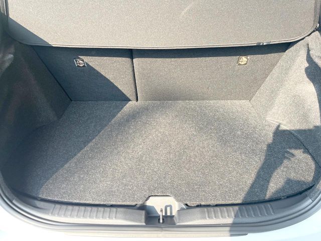 普段のお買い物や通勤、送迎等に十分な荷室スペースを確保しております。