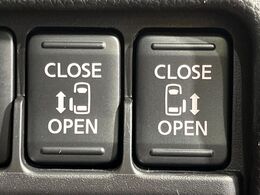 【両側パワースライドドア】スマートキーや運転席のスイッチで後席両側スライドドアの開閉が可能♪電動だから力を入れてドアを開ける必要が無く、小さなお子様でも簡単に開け閉めでき快適です♪