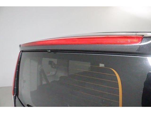 目線の高さに近いストップランプが、後続車にブレーキを踏んだことを知らせるので安全性もUPします。