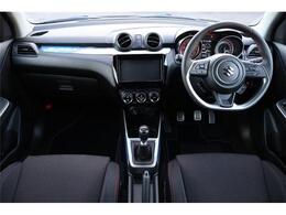 前席全体　目線も高く広い視界で安心して運転することができますね！