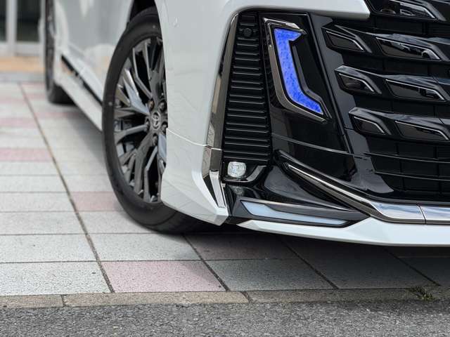 LEDフォグランプ。視界の悪い雨の中や霧も明るく照らします。