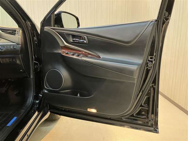運転席前面ドア部分です♪