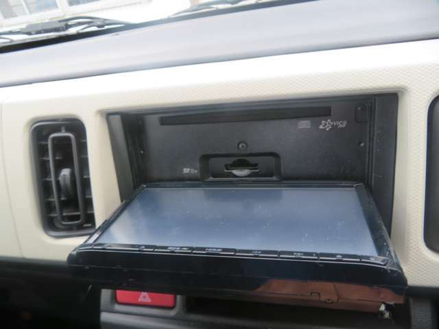 SDカードでの録音再生できます。CD再生できます。