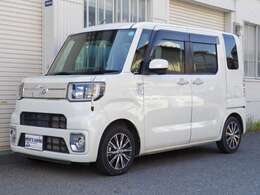 ワンズアームズのスタッフは国家資格整備士です。自社整備工場完備で、仕入れから販売、買取、修理、アフターフォローまで国家資格整備士が行い、良質安心な車両を安価にご提供出来るよう、日々、努力しております。