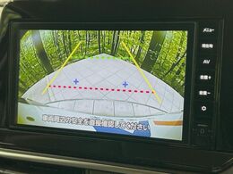 【バックカメラ】駐車時に後方がリアルタイム映像で確認できます。大型商業施設や立体駐車場での駐車時や、夜間のバック時に大活躍！運転スキルに関わらず、今や必須となった装備のひとつです！