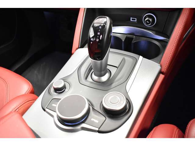 ALFA　DNAドライブシステム採用により車を自在に変化させ、どんな状況でもあなたに快適なドライブフィールを提供致します。全国納車を承り致します。