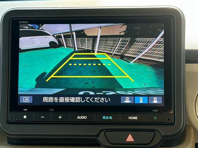 リアカメラは3パターンのビューモードが選択可能。後方の安全確認に安心です。さらにパーキングセンサーも装備して、バックの際にはクルマ後方と斜め後ろにある障害物を音と表示でお知らせ♪