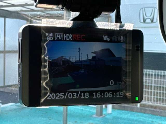 社外品ですが、ドラレコも装備しております。保証は対象外となります。予めご了承下さい。