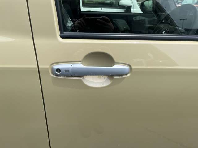☆お車についた傷やヘコミ、事故の修理もハヤシにお任せください。自社鈑金工場で修理ができますの安心です☆
