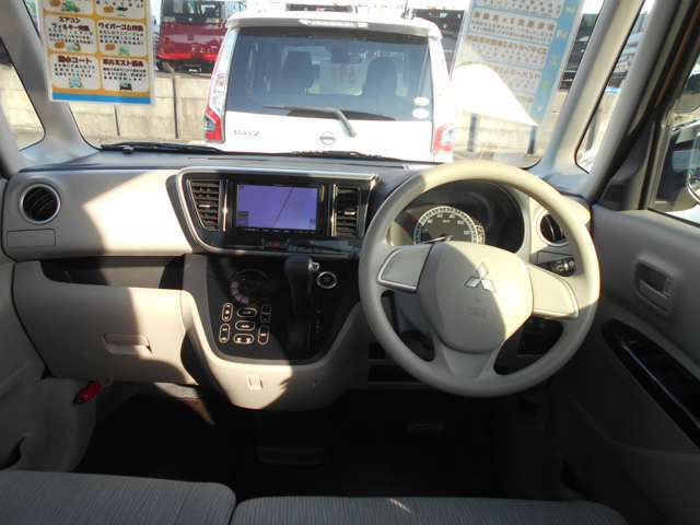 【車内消臭・除菌済】 こちらの車両は直接触れるハンドルやシフトノブ、車内の隅々まで消臭・除菌済です。