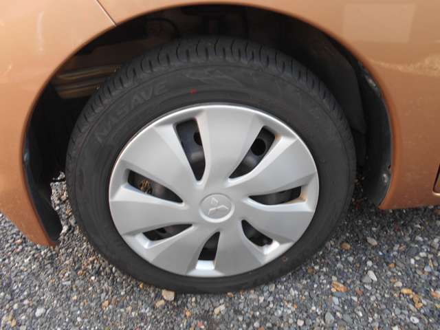 ホイールキャップ（左前）