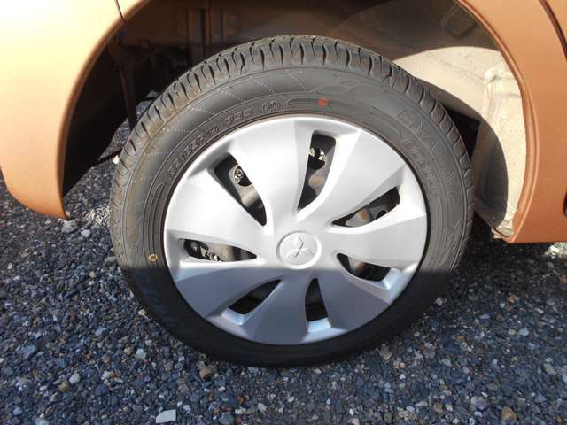 ホイールキャップ（右前）