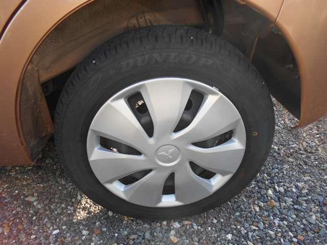 ホイールキャップ（左後）