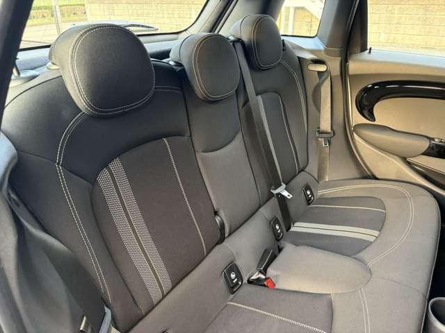 リアシートもきれいな状態です。