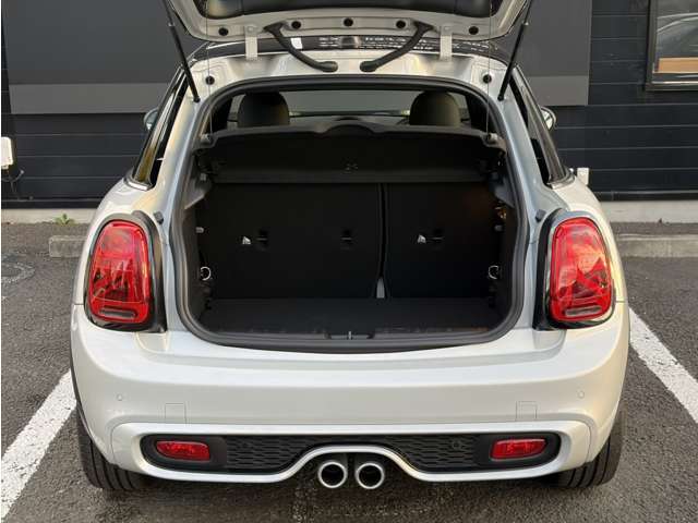 トランクルームも綺麗な状態です。