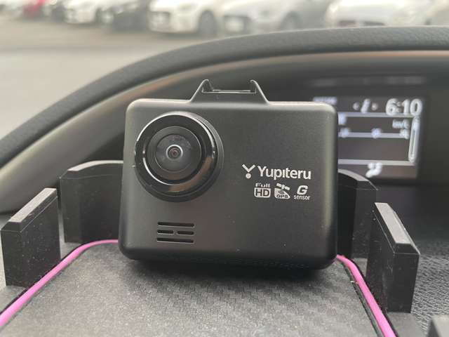 【ドライブレコーダー】映像・音声などの運転中の記録を残します。事故などを起こした起こされた時の証拠になりえますので、もしも時でも安心ですね。