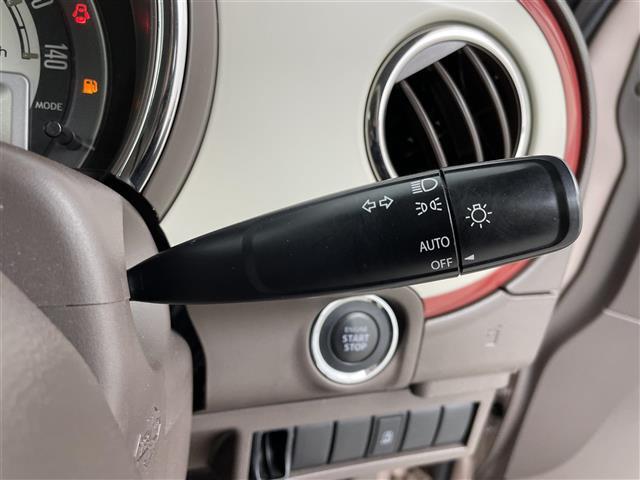 【オートライト（AUTO）】外の明るさをシステムが感知して、自動でヘッドライトが点灯します！ヘッドライトをつけ忘れを防ぐ便利機能です。