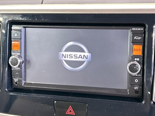【純正ナビ】人気の純正ナビを装備。オーディオ機能も充実しており、Bluetooth接続すればお持ちのスマホやMP3プレイヤーの音楽を再生可能！毎日の運転がさらに楽しくなります！！