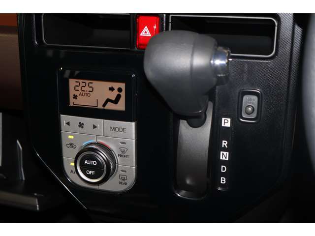 インパネシフトCVT（無段変速機）/液晶表示フルオートエアコン（クリーンエアフィルター付き）