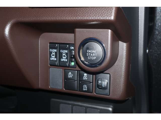 両側電動スライドドア（セーフティ・イージークローザー機構付）※リモコンキーや室内スイッチ、ドアノブボタンで開閉出来ます/プッシュボタン式エンジンスイッチ（スマートキー）