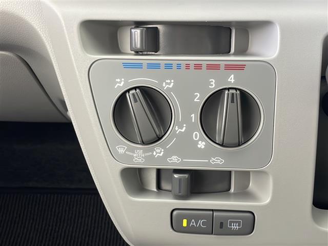 【フロアマット】ニオイが気になる方は消臭効果のある内装クリーニングオプションがおすすめです！またオプションパーツのご用意もありますので、自分だけのオリジナルの車内空間をお創りいただけます！