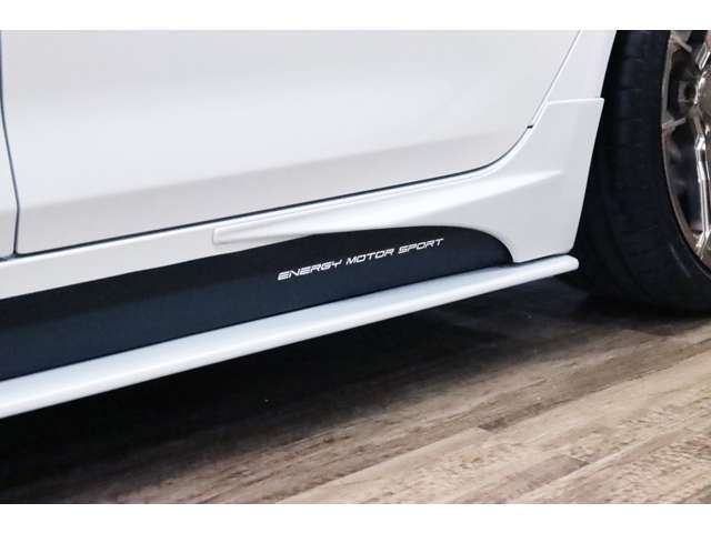 オプションのENERGYサイドスポイラー(￥290,400)装備！！