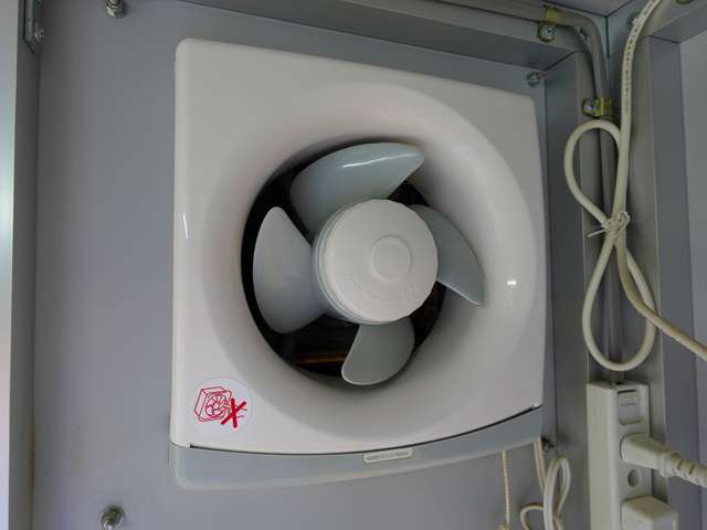 移動販売には欠かせない換気扇完備！！