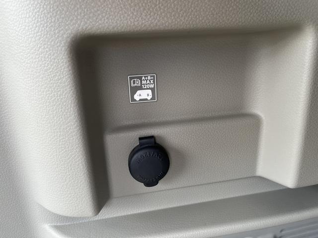荷室にも便利なアクセサリーソケットがあります。