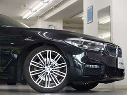 MスポーツならではのMエアロダイナミクスPKG（F，S，R）・ハイグロスシャドーライン・