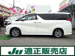 鮮やかなパールホワイトに18インチアルミ付きでスタイルもバッチリ決まってます！！