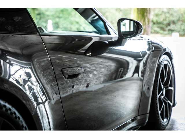 911 GT3のツーリングパッケージの生来の領域は公道です。難易度の高いコーナーに満ちた風景をお楽しみ下さい。
