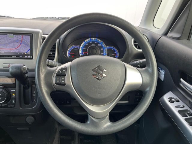 【ステアリングスイッチ】運転中、前方から目線をそらすことなく、オーディオ等の操作が可能な便利機能！安心＆快適なドライブを演出してくれます♪