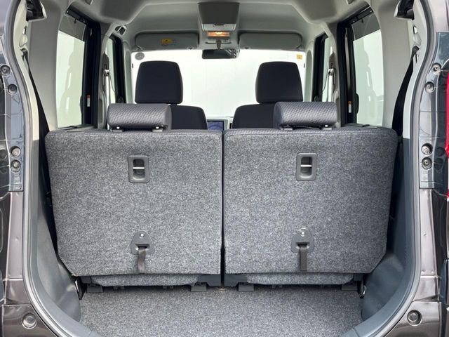普段のお買い物や通勤、送迎等に十分な荷室スペースを確保しております。セカンドシートを倒すと、大きな荷物の積載も可能です♪