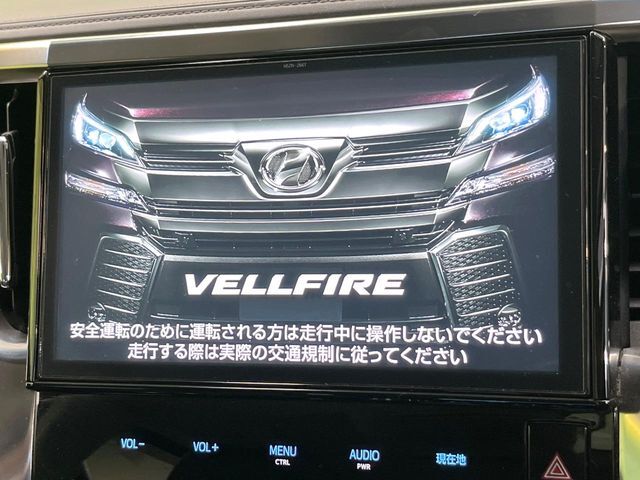 【大画面ナビ】人気の大型10インチナビを装備。存在感のある大画面はインパクト大！ナビ利用時のマップ表示は見やすく、テレビやDVDは臨場感がアップ！いつものドライブがグッと楽しくなります♪