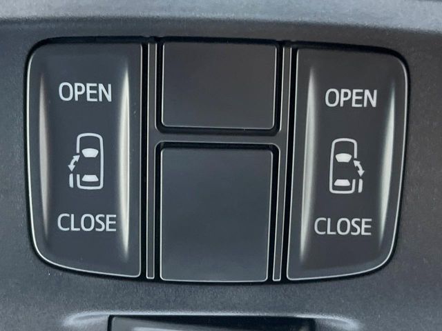 【両側パワースライドドア】スマートキーや運転席のスイッチで後席両側スライドドアの開閉が可能♪電動だから力を入れてドアを開ける必要が無く、小さなお子様でも簡単に開け閉めでき快適です♪