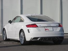 Audi Approved 有明店では、展示車両すべてに第三者査定機関「AIS」の「車両品質査定書」をご準備しております。実写が見れない不安も、査定書があれば安心です。