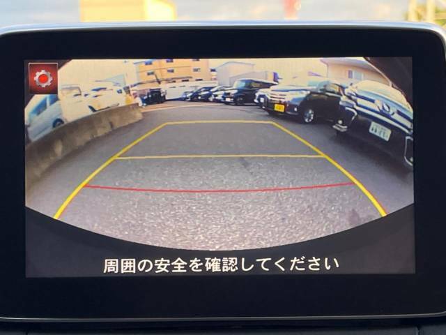 【バックカメラ】駐車時に後方がリアルタイム映像で確認できます。大型商業施設や立体駐車場での駐車時や、夜間のバック時に大活躍！運転スキルに関わらず、今や必須となった装備のひとつです！