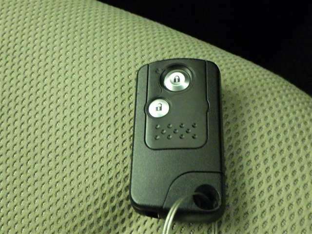 鍵がポケットの中でもドア開閉・便利なスマートキーです！
