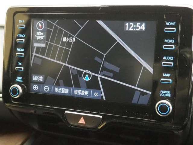 純正ナビを装備。タッチパネル式で使いやすく、お出かけもラクラクです。