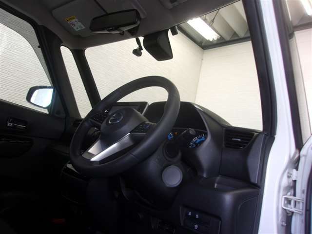 見通しのよいすっきりとした視界で、誰でも運転しやすいです。運転のしやすさは疲れにくさにも繋がりますよ♪