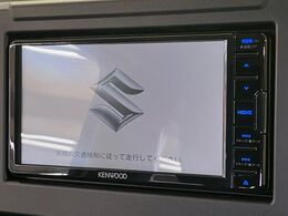 【純正ナビ】人気の純正ナビを装備しております。ナビの使いやすさはもちろん、オーディオ機能も充実！キャンプや旅行はもちろん、通勤や買い物など普段のドライブも楽しくなるはず♪