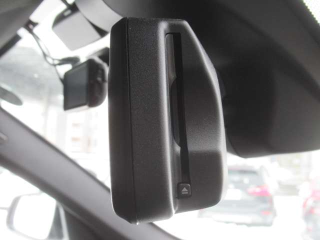 ミラー一体型ETC車載器搭載♪高速道路の料金所をノンストップでスマートに通過出来ます♪