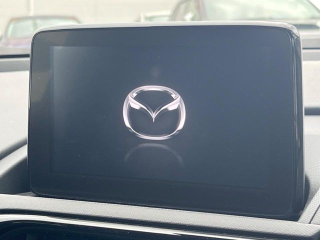 【マツダコネクトナビ】車内の雰囲気にマッチした一体型タイプのナビ。各種車輌設定やBluetooth再生等、様々な機能が楽しめます。直感的なダイヤル操作が可能で、使い勝手も良好です。