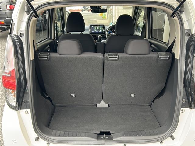【トランク】積み込みやすくて、たっぷり積める荷室です。乗車人数と荷物の量や大きさによってシートアレンジをすることでより快適なドライブが可能です！